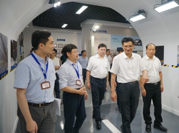 浙江省委常委、統戰部部長熊建平（右二）、金華市委書記陳龍（中），浦江縣委書記程天云（右）